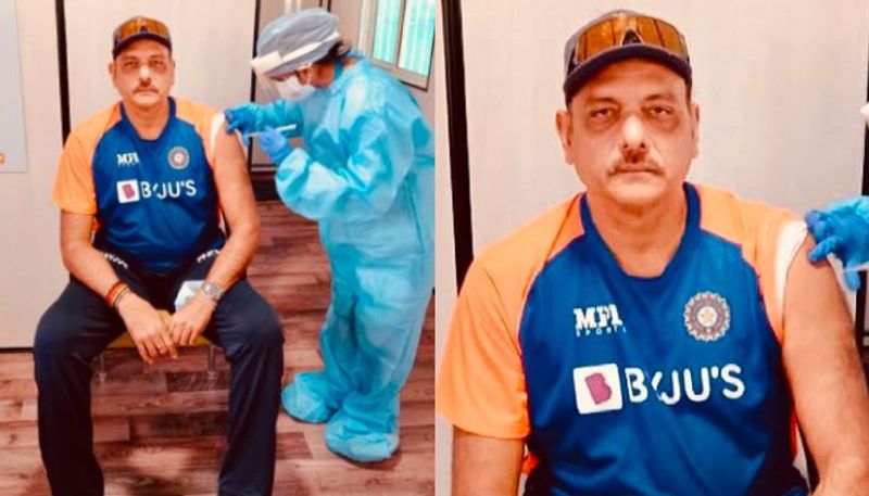 <p>সোশ্যাল মিডিয়ায় ছবি দিয়ে শাস্ত্রী লেখেন,'করোনা ভ্যাক্সিনের প্রথম ডোজ নিলাম। সমস্ত স্বাস্থ্যকর্মী ও বিজ্ঞানীদের ধন্যবাদ জানাই এই প্যানডেমিকের বিরুদ্ধে ভারতকে এগিয়ে নিয়ে যাওয়ার জন্য। আহমেদাবাদ অ্যাপোলোতে কান্তাবেন ও তাঁর সহযোগীদের পেশাদারিত্বে রীতিমতো প্রভাবিত আমি।'<br />
</p>