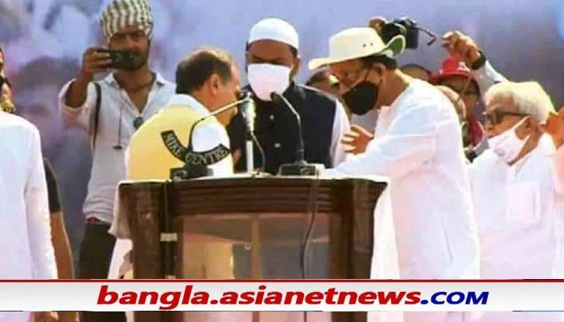 <p style="text-align: justify;">তৃণমূল কংগ্রেস এবং বিজেপি - রাজ্য ও কেন্দ্রের দুই শাসক দলের বিরুদ্ধেই লড়াই করার জন্য পশ্চিমবঙ্গে প্রথম জোট বেঁধেছিল বাম ও কংগ্রেস। পরে সেই জোটে যোগ দিয়েছিল সদ্য প্রতিষ্ঠিত আইএসএফ। তবে বাম ও আইএসএফ কিংবা বাম ও কংগ্রেস যেভাবে মিশে গিয়েছে, সেই মিলমিশ হয়নি কংগ্রেস ও আইএসএফ-এর মধ্যে। গত ফেব্রুয়ারি মাসে ব্রিগেড প্যারেড গ্রাউন্ডে এই সংযুক্ত মোর্চা বিশাল সমাবেশ করলেও, সেই সভামঞ্চেই আব্বাস সিদ্দিকী এবং কংগ্রেসের রাজ্য সভাপতি অধীররঞ্জন চৌধুরীর মধ্যে ভুল বোঝাবুঝি হয়েছিল।</p>