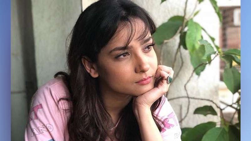 <p>সুশান্ত সিং রাজপুতের মৃত্যুর এতদিন কেটে গেলেও কোনভাবেই যেন মেনে নিতে পারছেন না অভিনেতার প্রাক্তন প্রেমিকা অঙ্কিতা । এখনও খানিকটা শোকের মধ্যেই রয়েছেন অভিনেত্রী।</p>
