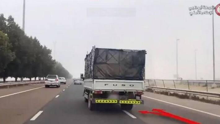 Abu Dhabi Police chase and stop reckless truck driver Abu Dhabi Police chase and stop reckless truck driver