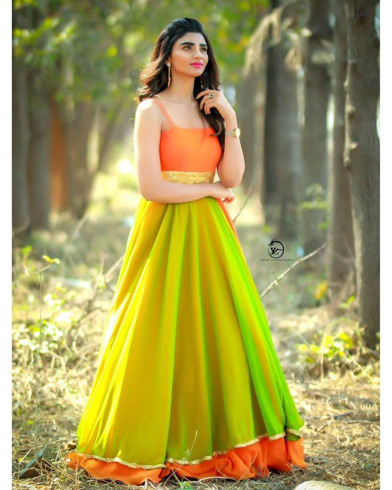 బుల్లితెర ద్వారా ఫేమ్ రాబట్టిన వర్ష, వెండితెరపై కూడా అవకాశాల కోసం ట్రై చేస్తున్నారు. మరి దశ తిరిగితే ఆమె అక్కడ కూడా వరుస అవకాశాలు దక్కించుకోవం ఖాయం.