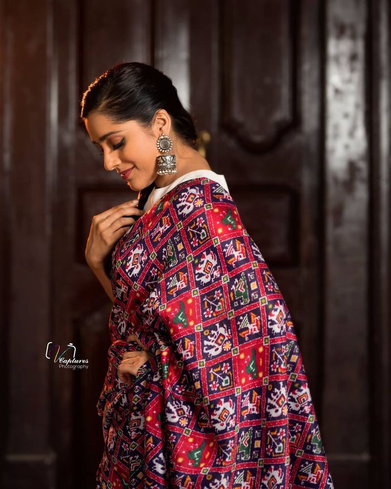 ఏదైనా కొత్తగా ట్రై చేస్తే సక్సెస్ దక్కుతుందనే సూత్రం రష్మీకి బాగా కలిసొచ్చింది. ఆమె వెండితెర అవకాశాలకు బుల్లితెర బాటలు వేసింది.