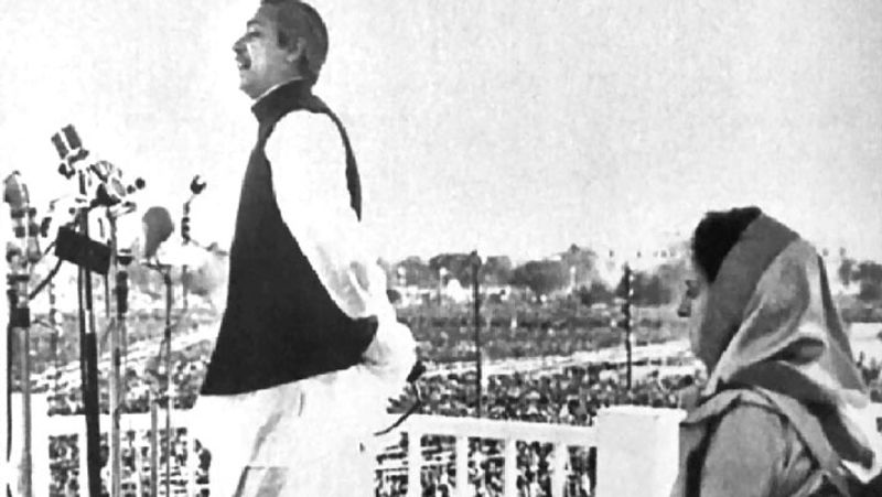 <p>1972 में जब बांग्लादेश का निर्माण हुआ, तब तत्कालीन प्रधानमंत्री इंदिरा गांधी की मौजूदगी में इसी 'ब्रिगेड परेड ग्राउंड' से बांग्लादेश के पहले प्रधानमंत्री मुजीब-उर-रहमान ने भारत की तारीफ की थी।<br />
</p>