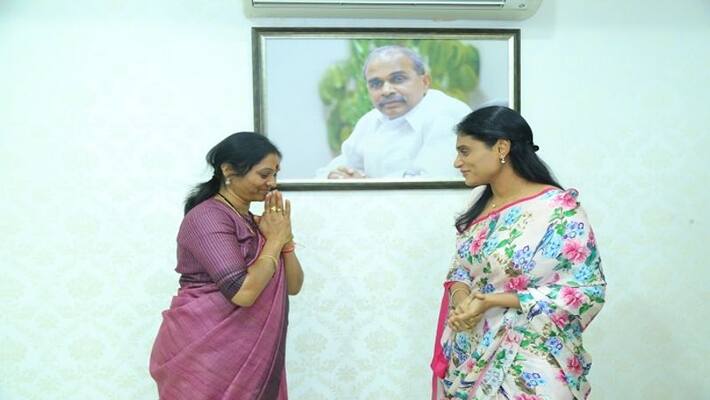 Telangana News: Indira Sobhan quits YSRTP of Sharmila Telangana News: Indira Sobhan quits YSRTP of Sharmila