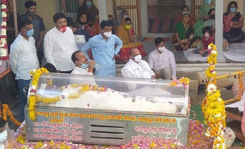 लनाथ ने श्रद्धांजलि देते हुए कहा था कि नंदू भैया मेरे साथ राजनीतिक क्षेत्र में रहे हैं। मुझे उनसे बहुत कुछ सीखने को मिला है। में उनके जाने से बहुत दुखी हूं। उनके परिवार को इस दुख की घड़ी में ईश्वर हिम्मत देने का काम करे।

