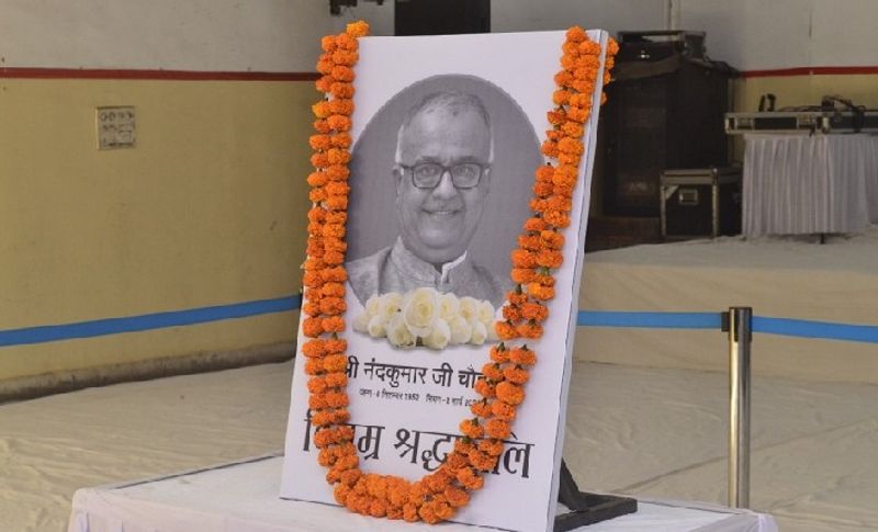 नंदकुमार चौहान मध्यप्रदेश विधानसभा के बुरहानपुर से विधायक रहे थे। 1996 में 11वीं लोकसभा में भाजपा ने उन्हें खंडवा क्षेत्र से उम्मीदवार बनाया। वह जीतकर संसद पहुंचे। इसके बाद 12वीं,13वीं और 14वीं लोकसभा के सदस्य रहे। 15वीं लोकसभा के चुनाव में खंडवा के कांग्रेस प्रत्याशी अरुण यादव से वे चुनाव हार गए। सोलहवीं लोक सभा फिर सांसद बने और मई 2019 सत्रहवीं लोक सभा में मोदी सरकार में भी वह सांसद थे।
