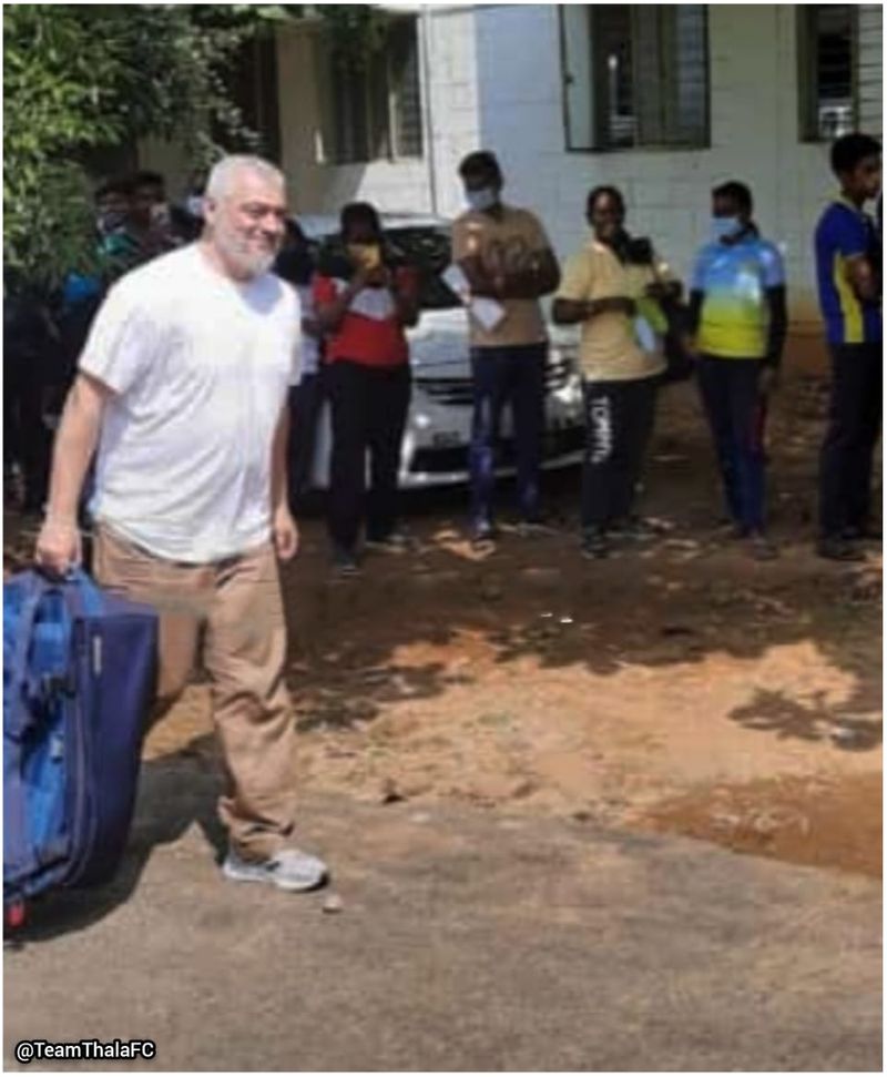 தல அஜித் நடித்து வரும் வலிமை படத்தின் மோஷன் போஸ்டர் விரைவில் வெளியாகும் என இயக்குநர் ஹெச்.வினோத் அறிவித்திருந்தார். இதனால் பிரதமர் நரேந்திர மோடி, தமிழக முதல்வர் எடப்பாடி பழனிசாமி, இங்கிலாந்தை சேர்ந்த கிரிக்கெட் வீரர் மொயீன் அலி வரை அப்டேட் கேட்டு வந்த அஜித் ரசிகர்கள் தலைகால் புரியாத அளவிற்கு மகிழ்ச்சி அடைந்துள்ளனர். 