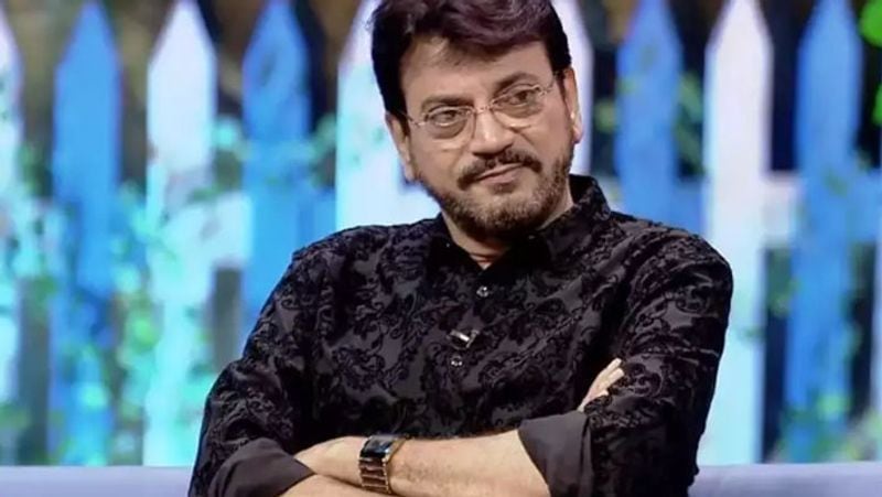 <p><strong>बंगाल के चुनाव में टॉलीवुड की कहानी</strong><br />
इस समय बंगाल का सिनेमा बुरे दौर में है। एक मीडिया से हाउस से बात करते हुए बांग्ला फिल्म इंडस्ट्री के मशहूर अभिनेता और दो बार से TMC विधायक <strong>चिरंजीत चक्रवर्ती</strong> मानते हैं कि इस समय टॉलीवुड के हाल अच्छे नहीं हैं। पहले साल में करीब 80 फिल्में बनती थीं, अब आधी। यानी कलाकार पुनर्वास तलाश रहे हैं।</p>