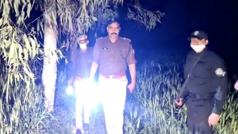 ಇದರ ಬೆನ್ನಲ್ಲೇ ಈ ಬಾಲಕ, ಅಪ್ರಾಪ್ತ ಬಾಲಕಿಯನ್ನು ಅತ್ಯಾಚಾರಗೈಯ್ಯಲು ಯತ್ನಿಸಿದ್ದಾನೆ ಎಂಬುವುದು ಪೊಲೀಸರು ನಿಡಿದ ಮಾಹಿತಿಯಾಗಿದೆ. ಸದ್ದಯ ಪೊಲೀಸರು ಎಲ್ಲಾ ದಿಕ್ಕಿನಿಂದಲೂ ತನಿಖೆ ನಡೆಸುತ್ತಿದ್ದಾರೆ.