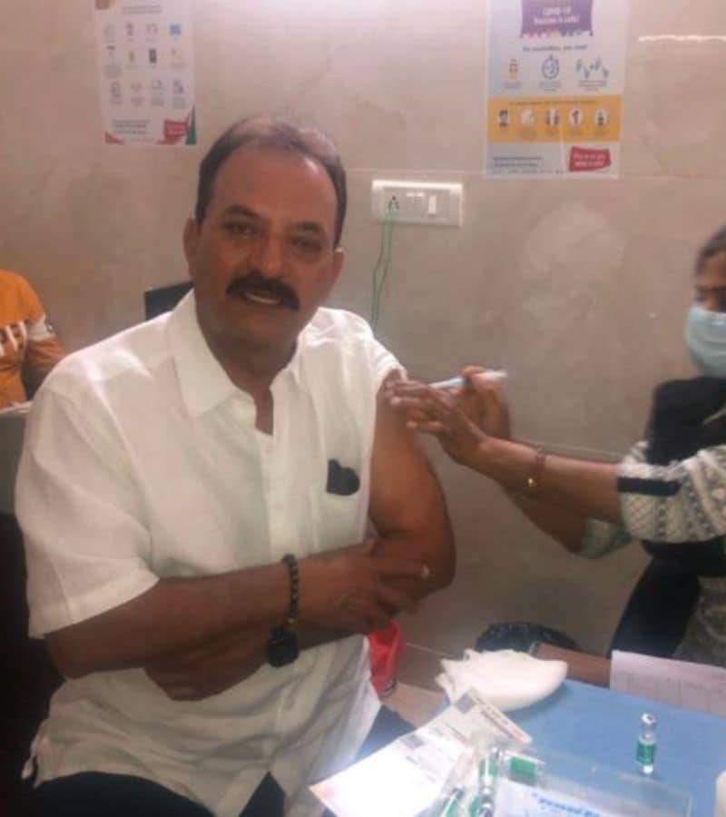 ১৯৮৩ সালের বিশ্বকাপজয়ী দলের অপর সদস্য মদন লাল মঙ্গলবার করোনা টিকার প্রথম ডোজ নেন। তিনি টিকা নিয়েই টুইট করে এই খবর জানান। টিকা নিয়ে তিনি গর্বিত বলে ওমন্তব্য করেন মদন লাল।