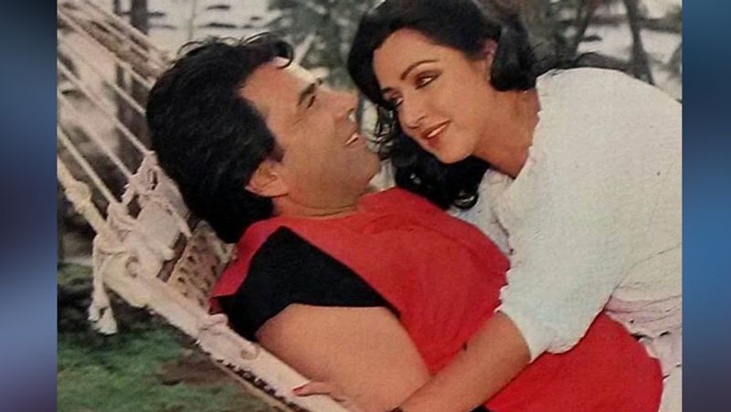 एक इंटरव्यू में हेमा ने धर्मेंद्र से शादी करने के अपने फैसले के बारे में बात की थी। उन्होंने बताया था कि वो अपने प्यार की वजह से कभी किसी को चोट नहीं पहुंचाना चाहती थीं। धर्मेंद्र की पहली पत्नी को भी नहीं और इसलिए, उन्होंने कभी भी उनके जीवन में दखल नहीं दिया। उन्होंने धर्मेंद्र को उनकी पहली पत्नी और बच्चों से कभी दूर नहीं किया।