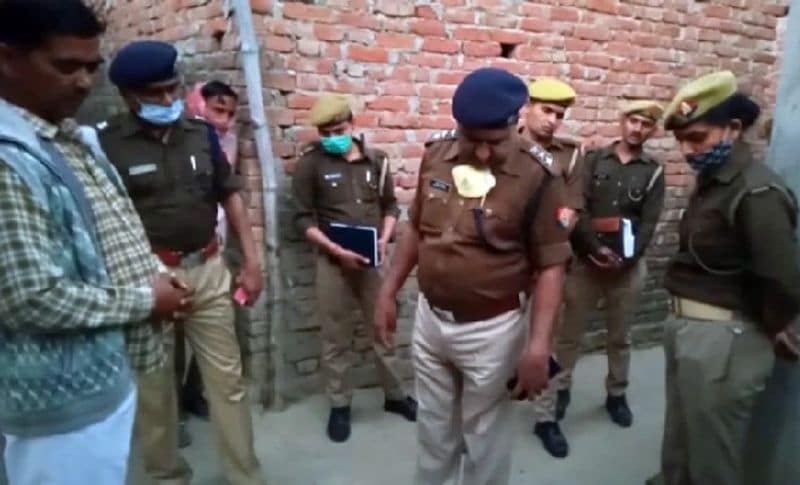 जब वह कटा सिर लेकर थाने पहुंचा तो पुलिसकर्मियों के भी हाथ पैर फूल गए। फौरन उसे को हिरासत में ले लिया गया और मामले की कार्रवाई शुरू की गई। हरदोई के एसपी अनुराग वत्स का कहना है कि पिता ने घर में बेटी को अकेला पाकर घर का दरवाजा बंद कर उसका सिर काट डाला। जल्द ही उसे कोर्ट में पेश कर सलाखों के पीछे डाला जाएगा।
