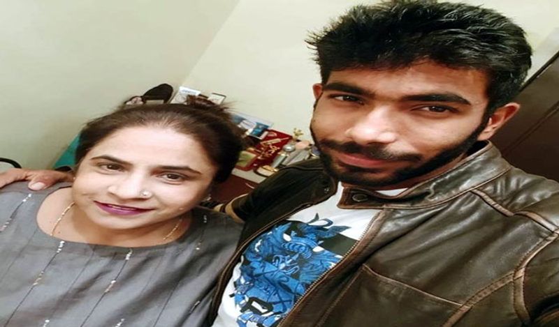 किसी समय में बुमराह के पास सिर्फ एक जोड़ी कपड़े थे। साथ ही एक जूते का पेयर था। वो इसी को धोते और फिर सुखाकर पहनते थे। उनके पास दूसरा सेट खरीदने के पैसे नहीं थे। संघर्ष की ऐसी कहानियां प्रेरणा देती है लेकिन जब खुद पर बीतती है तब तकलीफ होती है।
