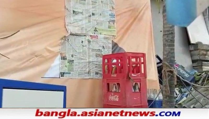 <p>বুধবার ফিরহাদ হাকিম ইলেকশন কমিশনে এই বিষয়ে একটি অভিযোগ দায়ের করেছিলেন, ইলেকশন কমিশন নির্দেশ দিয়েছে সেই ছবিগুলো যাতে সরিয়ে দেওয়া হয়। সকাল হতেই দেখা গেল মোদীর ছবিতে প্লাস্টিক-কাগজ দিয়ে ঢেকে দেওয়া হয়েছে।<br />
</p>