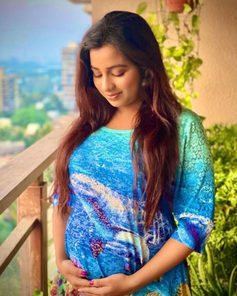 <p>இதையடுத்து ஸ்ரேயா கோஷலுக்கு இவரது ரசிகர்கள், மற்றும் பிரபலங்கள் பலர் தங்களுடைய வாழ்த்துக்களை தெரிவித்து வருகிறார்கள். </p>