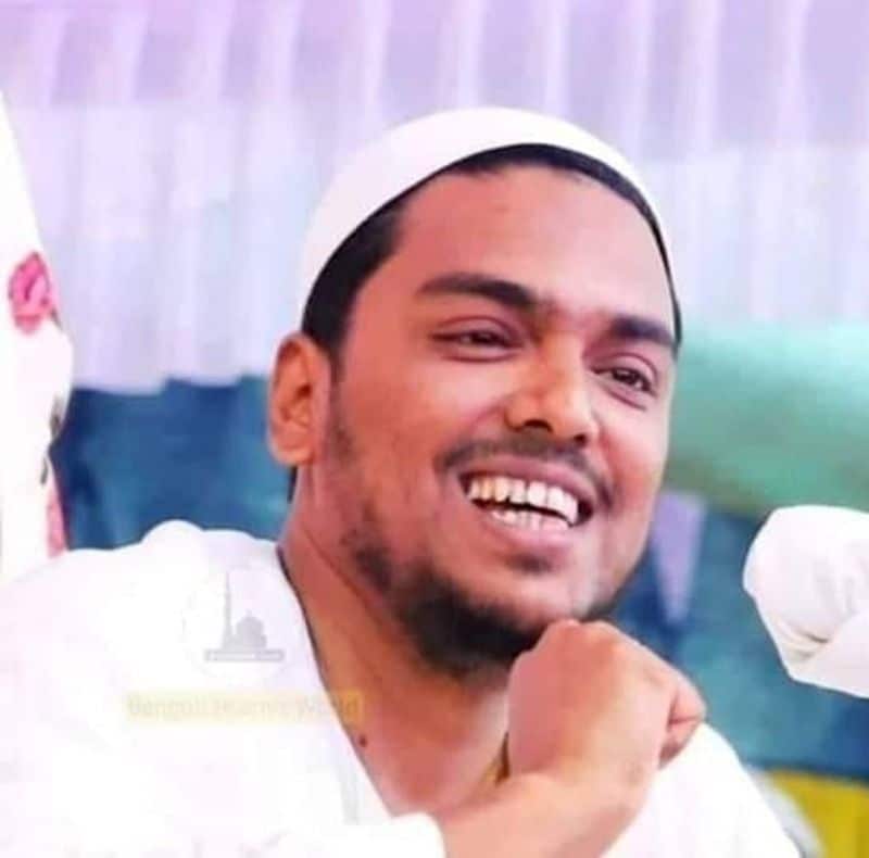 বিগত চার বছরে যাঁর জনপ্রিয়তা রাজনৈতিক দল ও নেতাদের সমানে টেক্কা দিচ্ছে। যাঁর প্রকাশ্য সভায় মানুষের স্বতঃস্ফূর্ত জমায়েত অন্যান্য রাজনৈতিক দলের সমাবেশকে ছাড়িয়ে যায়। যাঁকে নিয়ে এখন আলোচনা সর্বত্র।