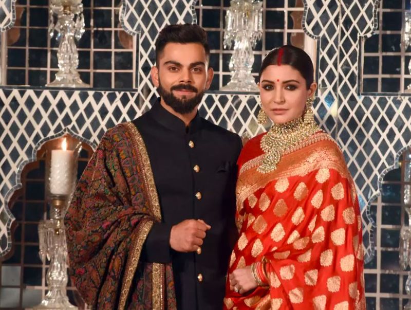 <p>প্রথম থেকেই তাঁরা জানিয়ে দিয়েছিলেন, যে তাঁদের সন্তানের কোনও ছবি সামনে আনা যাবে না। যে সিদ্ধান্তকে স্বাগত জানিয়েছিল পাপরাজিৎদের দল। </p>
