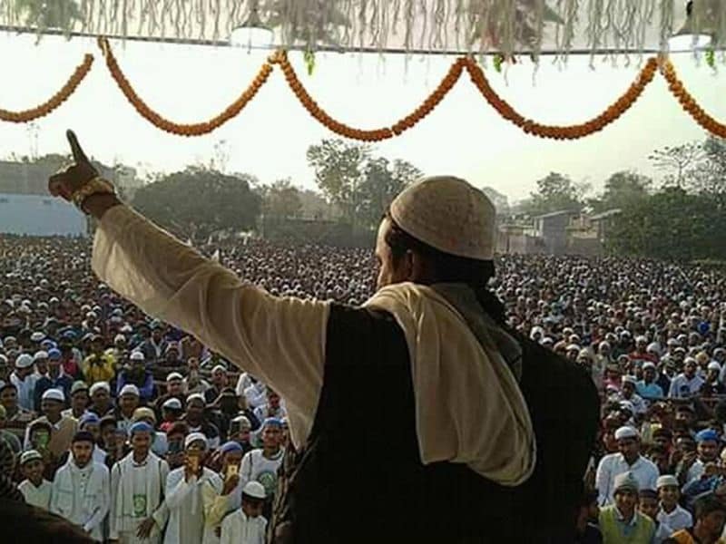 এর মধ্যে ২০১৯ সালেই জাতীয় নাগরিক পঞ্জি বা সিএএ নিয়ে যখন দেশজুড়ে বিতর্ক শুরু হয় তখনই সংশোধিত নাগরিকত্ব আইনের বিরোধিতা শোনা যায় সিদ্দিকির গলায়। তখন থেকেই নাকি ঘনিষ্ঠ মহলে রাজনীতিতে আসার আগ্রহ প্রকাশ করেন এই ধর্মীয় নেতা।