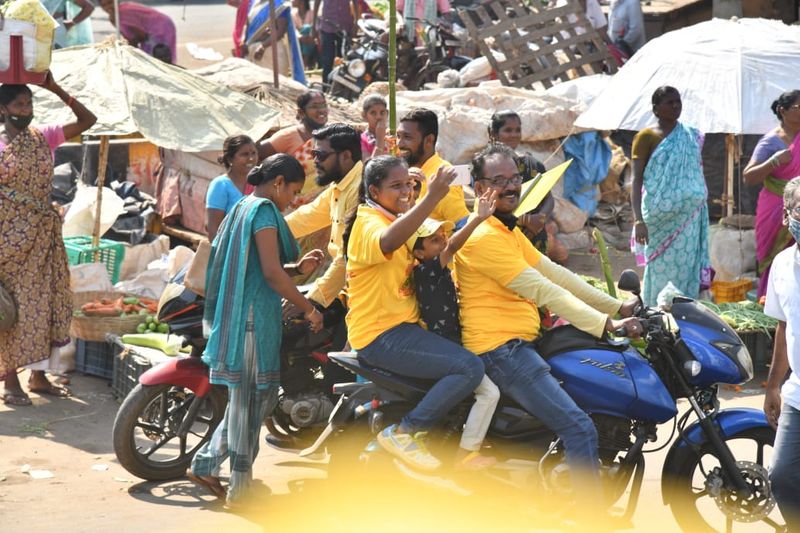 విశాఖపట్నంలో నారా లోకేష్ రోడ్ షో...