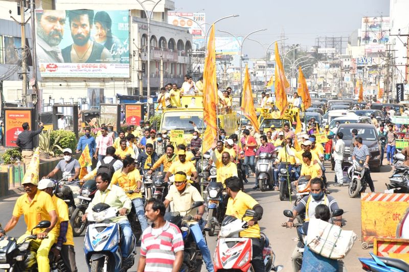 విశాఖపట్నంలో నారా లోకేష్ రోడ్ షో...