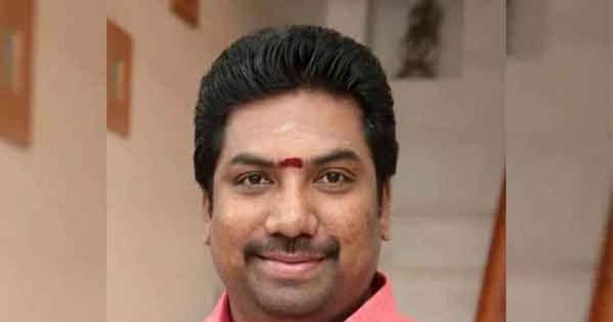 முதுகில் குத்தும் துரோக கூட்டம்.. இறைவனின் தீர்ப்பே இறுதி தீர்ப்பு.. ஓபிஎஸ் மகன் உருக்கமான பதிவு..!