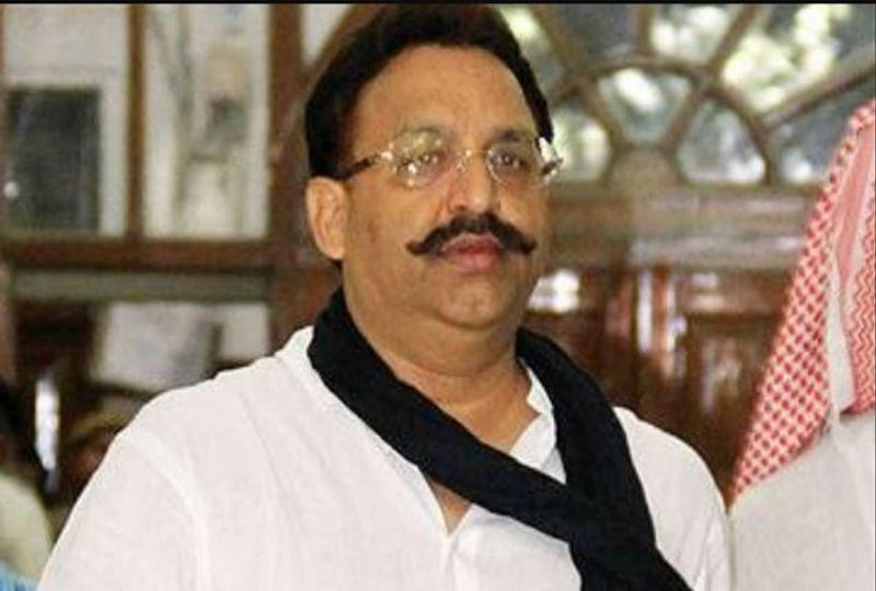 हामिद अंसारी लगते हैं रिश्ते में चाचा
बाहुबली मुख्तार अंसारी के दादा डॉ मुख्तार अहमद अंसारी स्वतंत्रता संग्राम आंदोलन के दौरान 1926-27 में इंडियन नेशनल कांग्रेस के अध्यक्ष रहे। वे गांधी जी के बेहद करीबी माने जाते थे। उनकी याद में दिल्ली की एक रोड का नाम उनके नाम पर है। इतना ही नहीं भारत के पिछले उपराष्ट्रपति हामिद अंसारी भी मुख्तार के रिश्ते में चाचा लगते हैं।