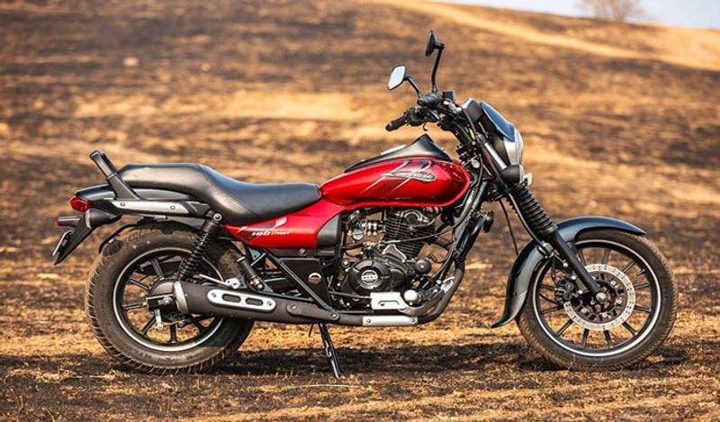 ड्रूम पर 2013 मॉडल का Bajaj Avenger 220cc मात्र 37 हजार में अवेलेबल है। ये गाड़ी अभी तक 30384 किलोमीटर चल चुकी है। इस बाइक का मालिक दिल्ली का रहने वाला है और अब वो इसे बेचना चाहता है। 