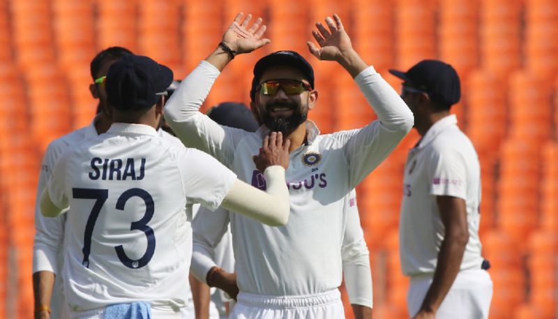 <p>৩০ রানের মধ্যে তিন উইকেট হারায় ইংল্যান্ড। সাজঘরে ফেরত চলে যান দুই ওপেনার ডোম সিবলি ও জ্যাক ক্রাউলি ও অধিনায়ক জো রুট। লাঞ্চ পর্যন্ত ইংল্যান্ডের স্কোর ছিল ৭৪ রানে ৩ উইকেট। <br />
</p>