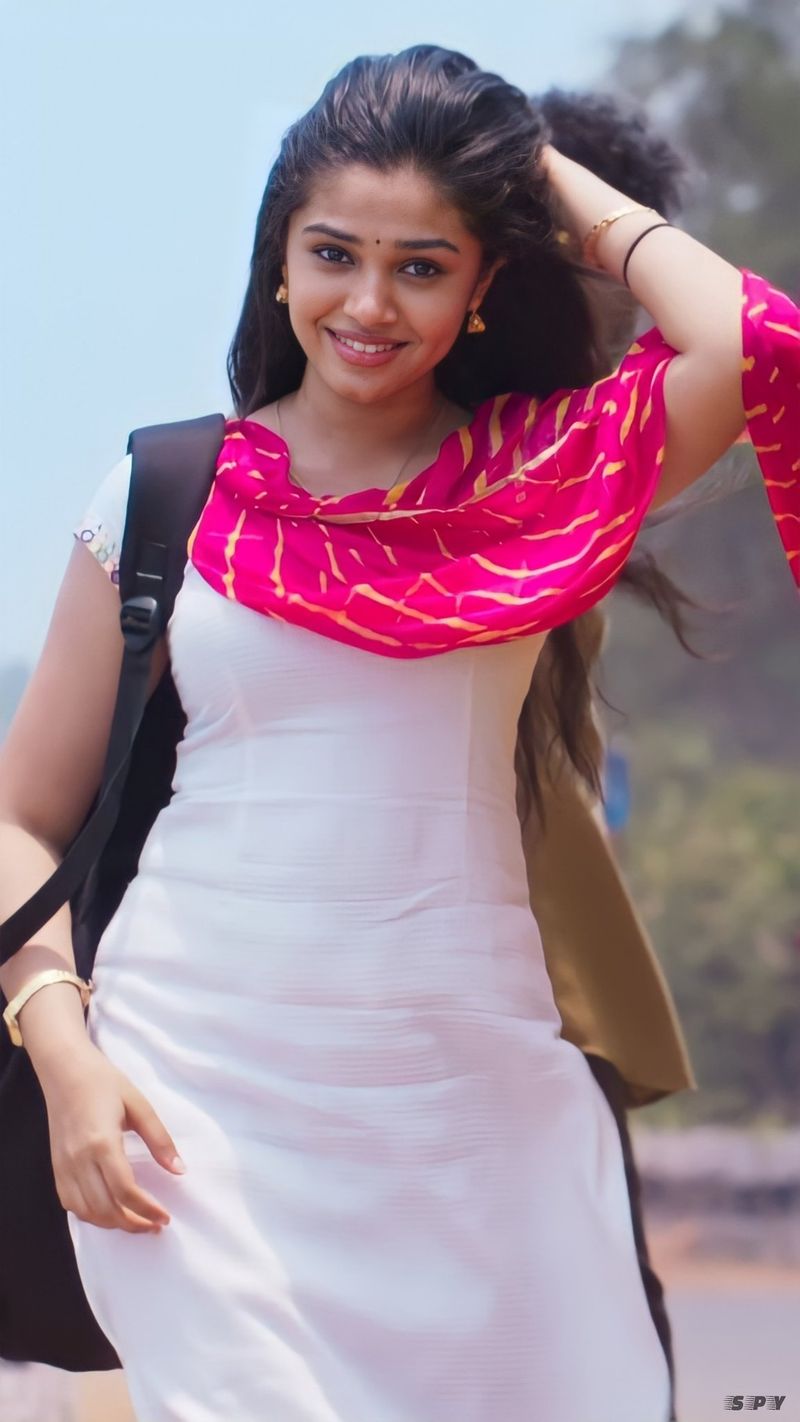 <p>ಉಪ್ಪೆನಾ ಬುಚ್ಚಿ ಬಾಬು ಸನಾ ಅವರು ಬರೆದು ನಿರ್ದೇಶಿಸುತ್ತಿರುವ ಮೊದಲ ಸಿನಿಮಾ</p>