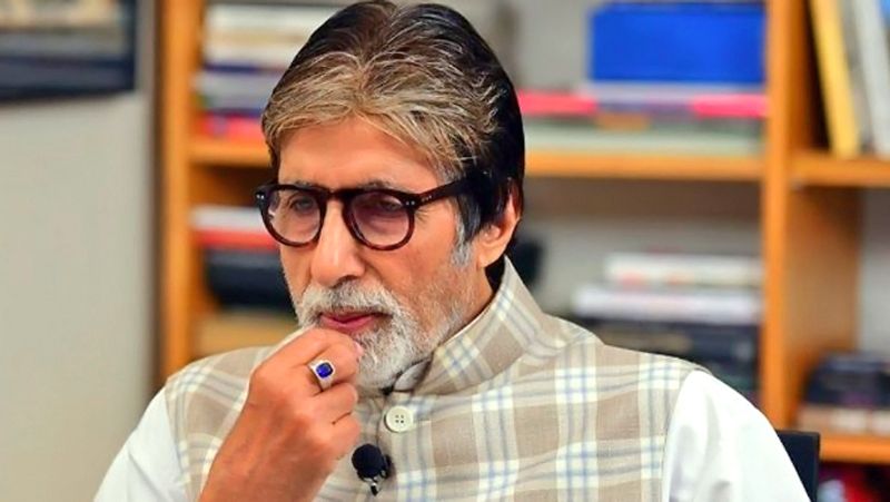 <p>এমনই সময় একদিন তিনি সিদ্ধান্ত নেন, পাঁচ বছর পর ফিরবেন বলিউডে। তড়িঘড়ি ফোন শুরু করে দেন প্রযোজক সংস্থাগুলিকে। আর হাতে আসে মহাবতে ছবির প্রস্তাব। </p>