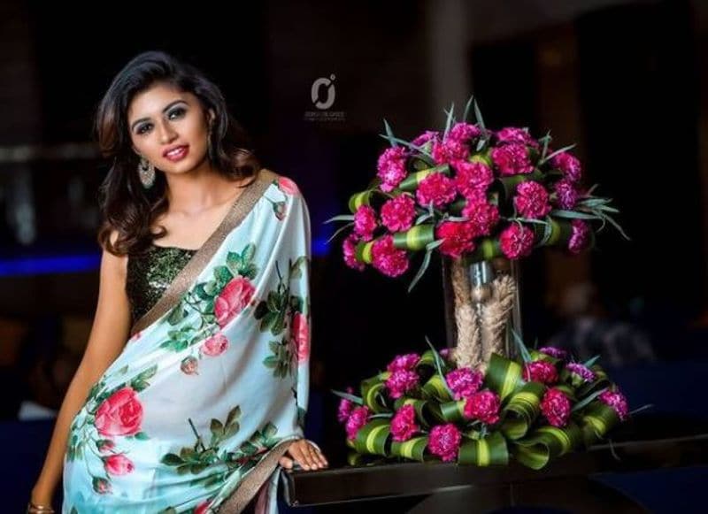 <p>எருமை சாணி யூடியூப் ஊடகத்தின் மூலம் பிரபலமானவர் ஹரிஜா. இவருக்கு ஏகப்பட்ட ரசிகர்கள் உள்ளனர். இவருக்கு கடந்த கடந்த ஆண்டு திருமணம் நடந்த நடந்தது.</p>