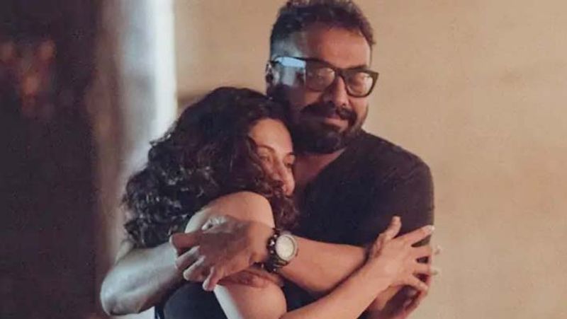 <p>இரு தினங்களுக்கு முன்பு ஆகியோருக்கு ச் மும்பை மற்றும் புனே, டெல்லி, ஐதராபாத் ஆகிய இடங்களில் தீவிர சோதனை நடத்தினர். </p>