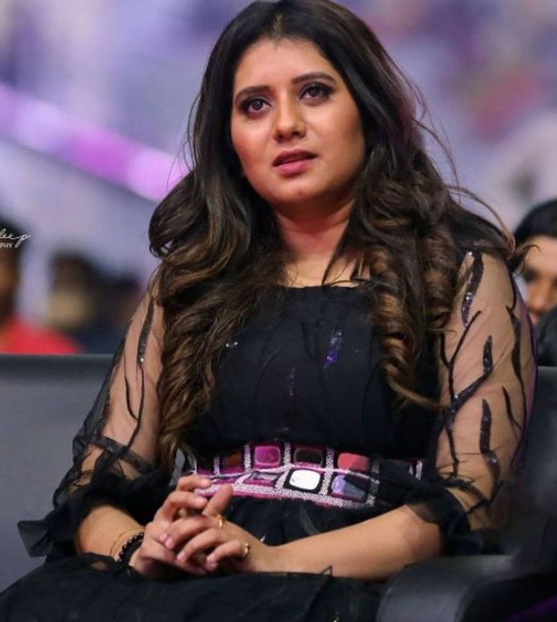 <p>ஏப்ரல் 12 ஆம் தேதி, மருத்துவமனையில் அனுமதிக்க பட்டு, உரிய சிகிச்சைக்கு பின் குணமடைந்துள்ளார். இதுகுறித்த வீடியோவையும் வெளியிட ரசிகர்கள் பலர் தொடர்ந்து நலம் விசாரித்து வருகிறார்கள். </p>