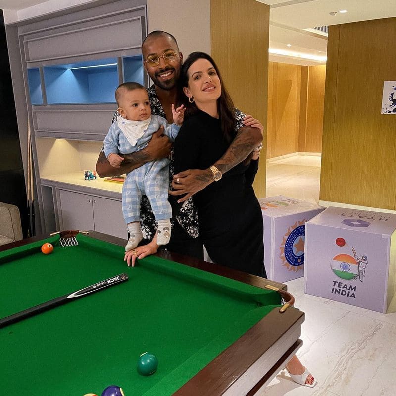 Hardik Pandya, wife Natasa Stankovic, son Agastya take up Don't Rush Challenge (Watch video)-ayh