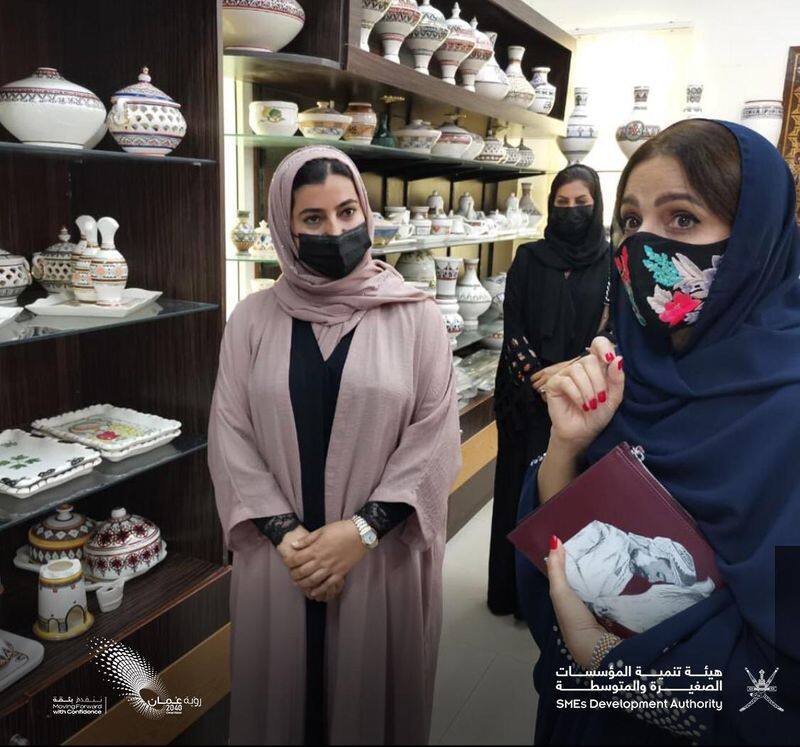 Oman fisrt lady visits pottery center in Oman