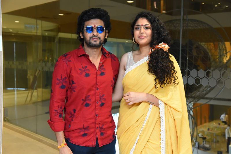 జాతి రత్నాలు ట్రైలర్ అవుట్ అండ్ అవుట్ కామెడీతో సాగింది. ట్రైలర్ విడుదల తరువాత సినిమాపై అంచనాలు మరింతగా పెరిగిపోయాయి.