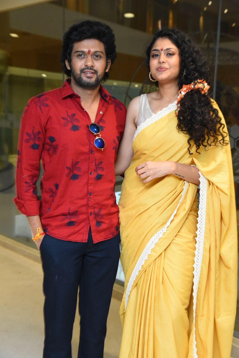 విజయవాడ కనకదురమ్మను దర్శించిన జాతి రత్నాలు టీమ్