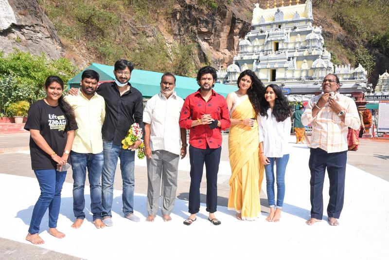 నేడు జాతి రత్నాలు టీమ్.. విజయవాడ రావడం జరిగింది. ముందుగా కనక దుర్గమ్మ అమ్మవారిని చిత్ర యూనిట్ దర్శనం చేసుకున్నారు.