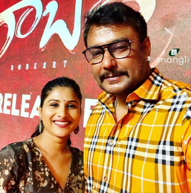 ಎಲ್ಲರ ಸ್ಟೇಟಸ್ನಲ್ಲಿಯೂ ಸದ್ದು ಮಾಡುತ್ತಿರುವ ಈ ಗಾಯಕಿ ಟಾಲಿವುಡ್ನಲ್ಲಿ ಪರಿಚಿತೆ.