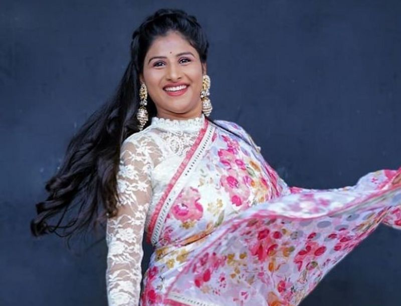 ರಾಬರ್ಟ್ ಹಾಡಿನ ಮೂಲಕವೇ ಸಿಕ್ಕಾಪಟ್ಟೆ ಹಿಟ್ ಆಗಿದ್ದಾರೆ ಸಿಂಗರ್ ಮಂಗ್ಲಿ