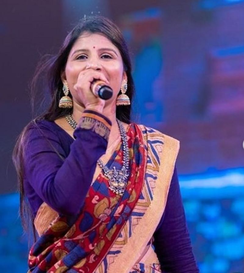 ಸತ್ಯಾವತಿ ರಾಥೋಡ್ ಎಂಬುದು ಮಂಗ್ಲಿಯ ನಿಜವಾದ ಹೆಸರು.
