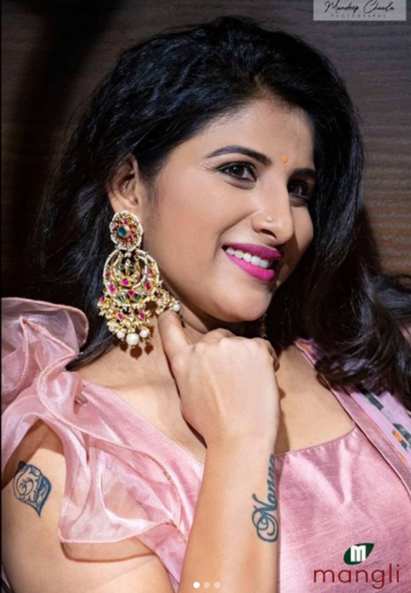 ಆದರೆ ಪ್ರಸಿದ್ಧಿಯಾಗಿದ್ದು ಮಂಗ್ಲಿ ಎಂದು.
