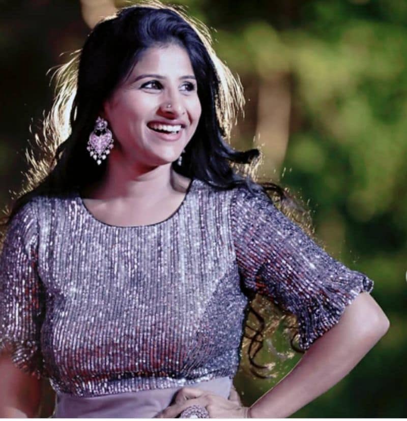 ಈಕೆ ಪ್ರಸಿದ್ಧ ಬಂಜಾರಾ ಡ್ರೆಸ್ ಧರಿಸುವುದಕ್ಕೆ ಫೇಮಸ್.