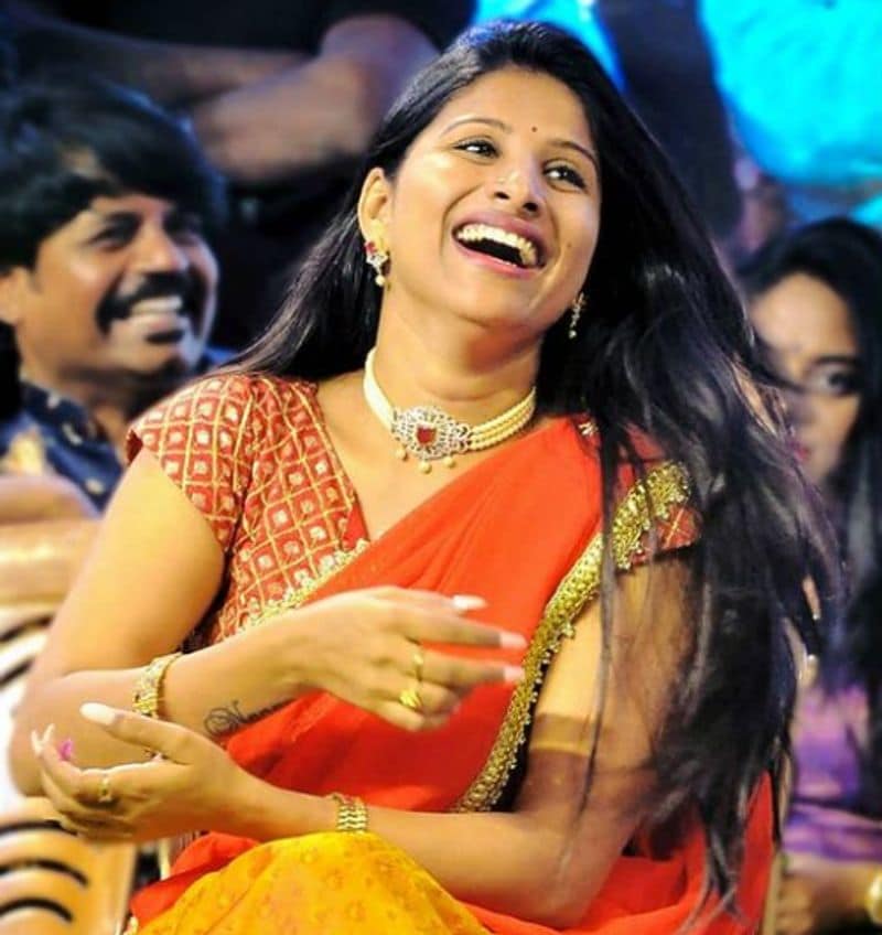 ಭಾರತ ಮಾತ್ರವಲ್ಲದೆ ವಿದೇಶಗಳ ವೇದಿಕೆಯಲ್ಲಿಯೂ ಕಾರ್ಯಕ್ರಮ ಕೊಟ್ಟಿದ್ದಾರೆ ಮಂಗ್ಲಿ