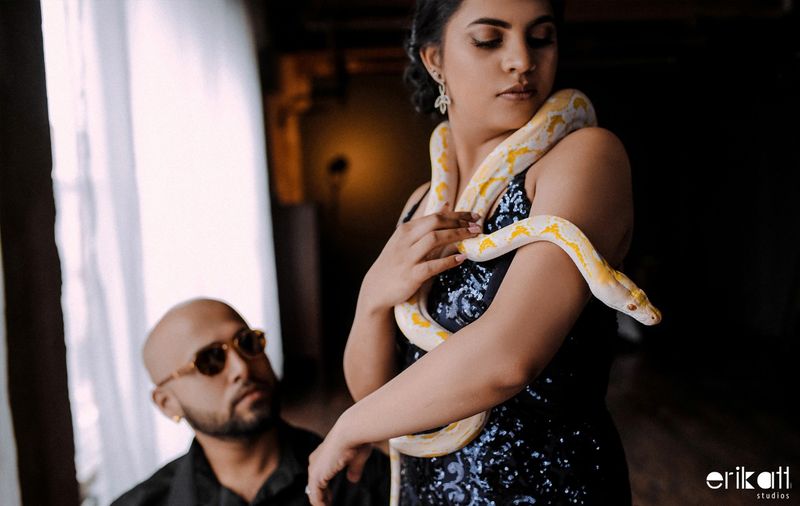 12 അടി നീളമുള്ള പെരുമ്പാമ്പിനെ കണ്ടതോടെ ഞങ്ങള് ടെലിലെന്സ് എടുക്കാമെന്ന തീരുമാനത്തിലെത്തി. ഞങ്ങളുടെ മട്ടും ഭാവവും കണ്ടതോടെ ആന്റണി പാമ്പിനെ തോട്ട് നോക്കുന്നോ എന്ന് ചോദിച്ചു. സര്വ്വ ധൈര്യവും കൈയിലേക്ക് ആവാഹിച്ച് പതുക്കെ ഒന്ന് തൊട്ടു. പാമ്പിന് ഒരു പ്രശ്നവുമില്ല. ഒന്നൂടെ തൊട്ടു. ഇല്ല. ആള് 'കൂളാ'ണ്. അതോടെ അല്പം ധൈര്യമായി. നാട്ടിലൊക്കെ ആളുകള് പാമ്പിനെ തല്ലിക്കൊല്ലുന്നത് കണ്ടാണ് താനൊക്കെ വളര്ന്നതെന്നും വിന്സ്റ്റണ് പറഞ്ഞു.