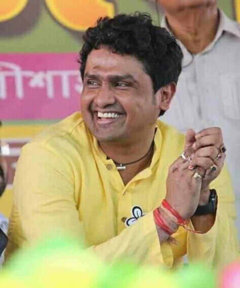 <p style="text-align: justify;"><strong>দিপেন্দুর ক্ষোভ</strong></p>
<p style="text-align: justify;">বসিরহাটে পরিশ্রম করার পরও তাঁকে কেন সাইডলাইনে বসিয়ে দিলেন মমতা, সেই প্রশ্ন তুলেছেন প্রাক্তন ফুটবলার-বিধায়ক দিপেন্দু বিশ্বাস।</p>
<p style="text-align: justify;"> </p>