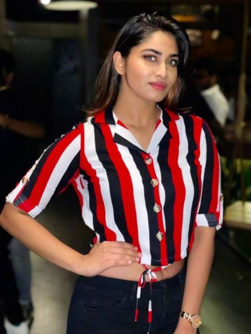 சமீபத்தில் கூட தன்னுடைய பிறந்தநாளை கொண்டாடிய புகைப்படங்கள், மற்றும் மாலத்தீவிற்கு சென்று வந்த புகைப்படங்களை வெளியிட்டு வந்தார்.