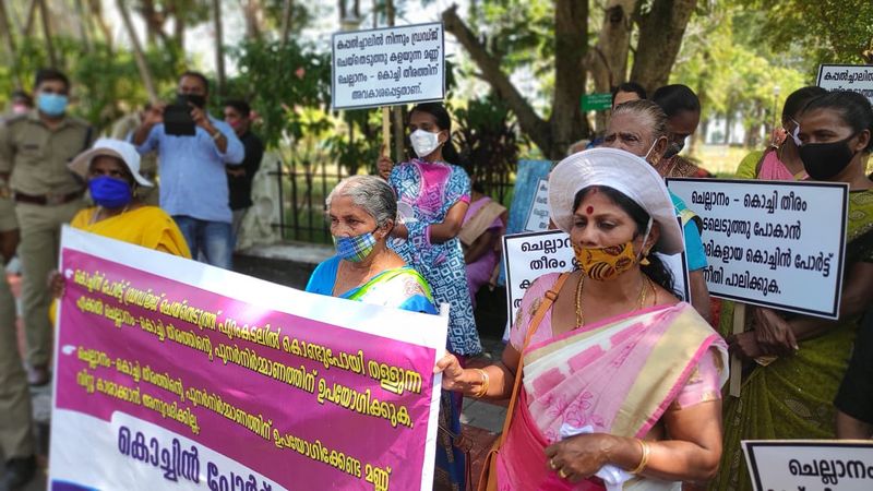 <p>കടൽ ഭിത്തി നിർമ്മിക്കണമെന്ന് ആവശ്യപ്പെട്ട് ചെല്ലാനം കൊച്ചി ജനകീയ വേദിയുടെ റിലേ നിരാഹാര സമരം അഞ്ഞൂറാം ദിവസത്തിലേക്ക് കടക്കുകയാണ്. </p>