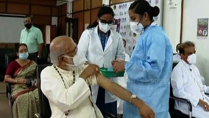 Mar George Alencherry takes covid vaccine appreciates health sector Mar George Alencherry takes covid vaccine appreciates health sector