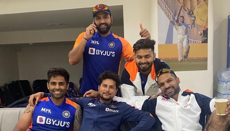 ‘రిషబ్ పంత్ చాలా టాలెంటెడ్ క్రికెటర్. ఎలాంటి పరిస్థితుల్లోనూ పంత్ ఫేస్లో ఒత్తిడి కనిపించదు. ఆస్ట్రేలియా టూర్లో, ఇంగ్లాండ్తో జరిగిన నాలుగో టెస్టులోనూ రిషబ్ పంత్ ఇన్నింగ్స్ను చాలా ఎంజాయ్ చేశాను...
